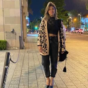 Meet your Posher, Stephanie